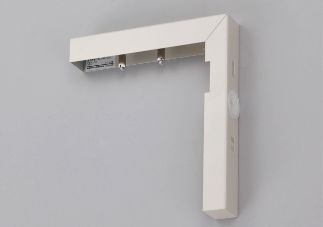 誘導灯用Ｌ字金具部品