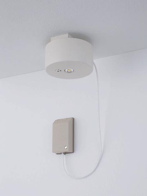 ＬＥＤ非常灯専用型電池内蔵コンセント型